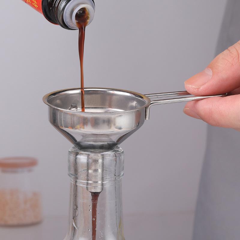 ステンレス鋼製ハンドル付き漏斗 小型金属漏斗 ボトル充填用  - Kitchen Gadgets For Small Kitchens のレビューと価格
